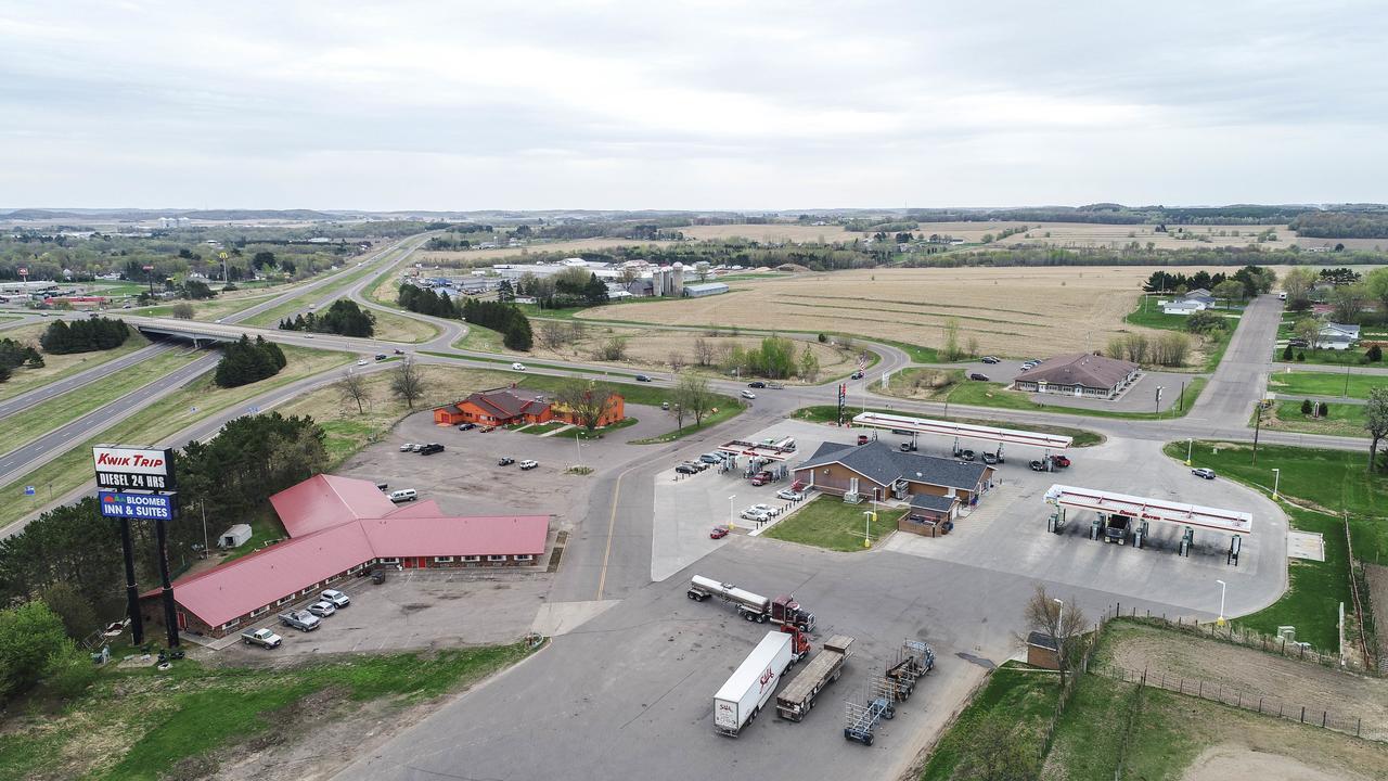 Bloomer Inn & Suites Exterior photo