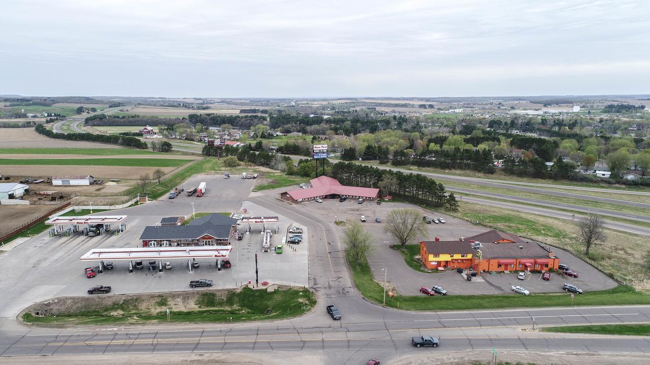 Bloomer Inn & Suites Exterior photo