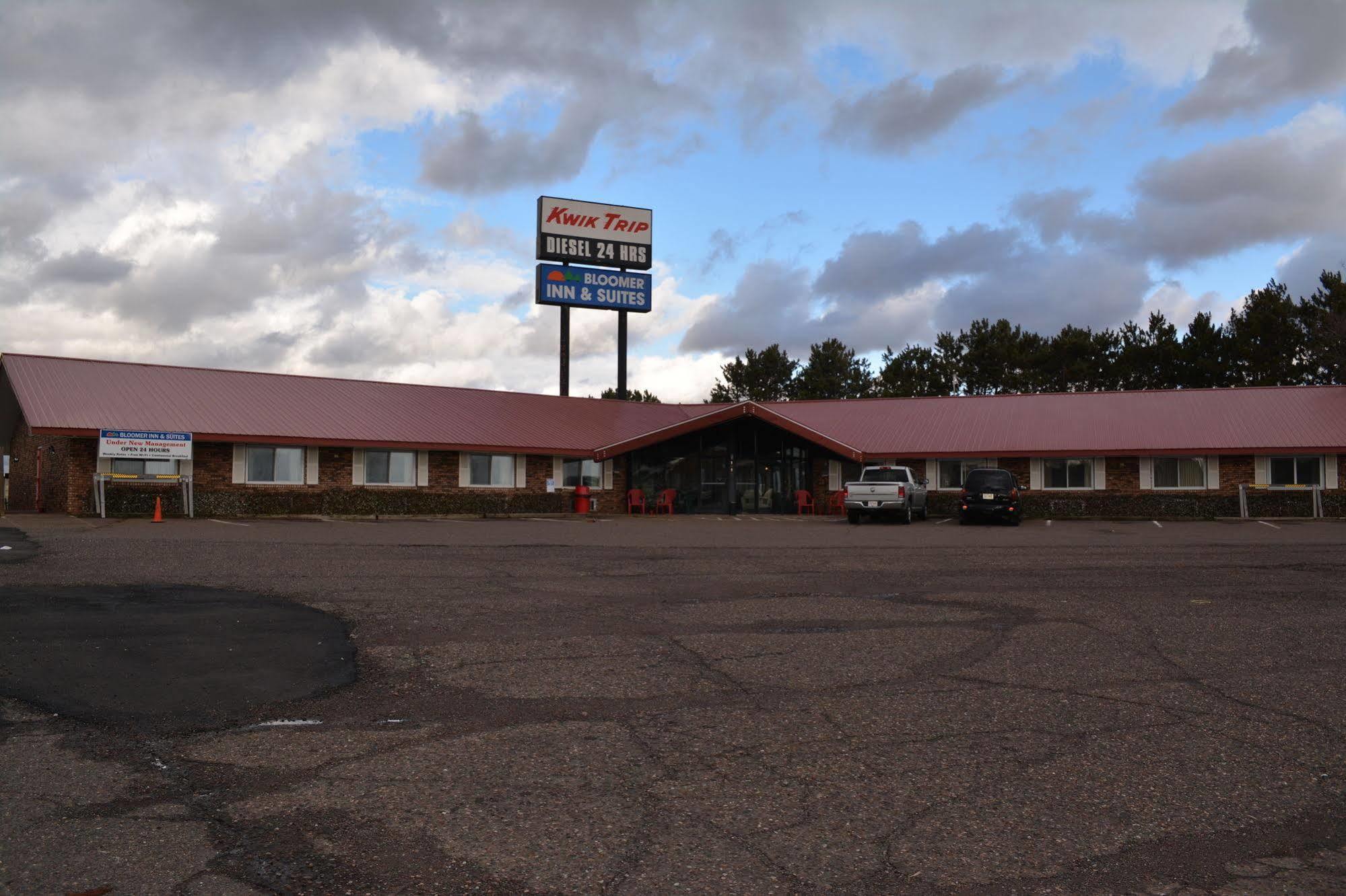 Bloomer Inn & Suites Exterior photo