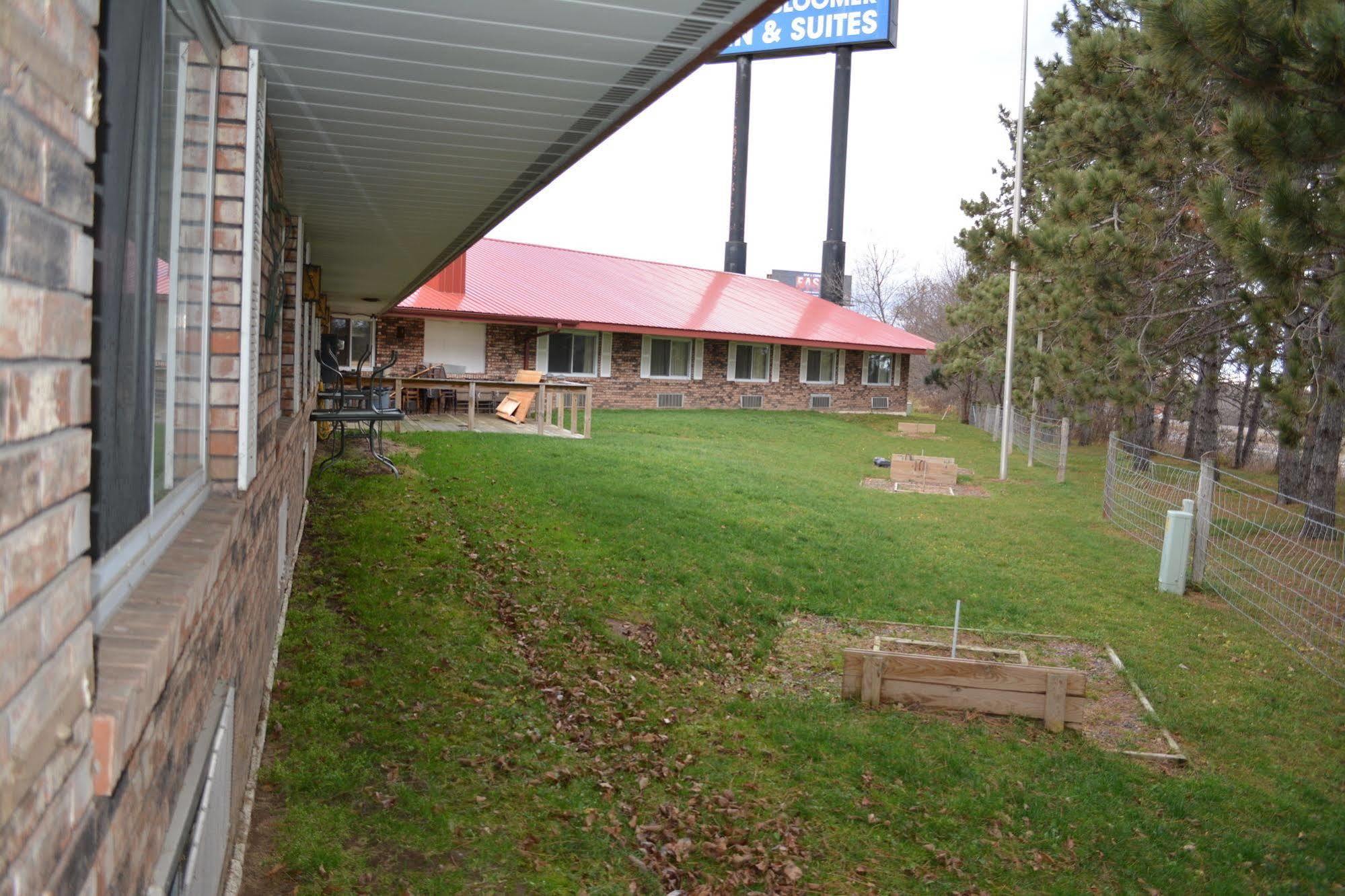 Bloomer Inn & Suites Exterior photo